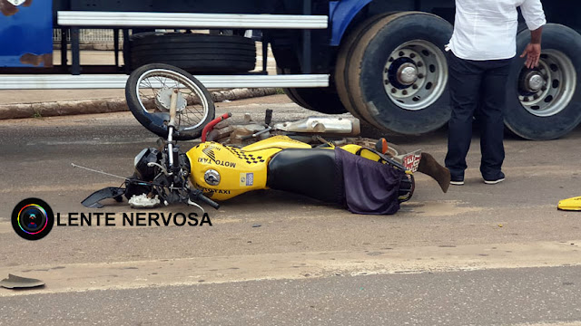 Motociclista fica gravemente ferido ao colidir em caminhonete na Avenida Jorge Teixeira - FOTOS E VÍDEO
