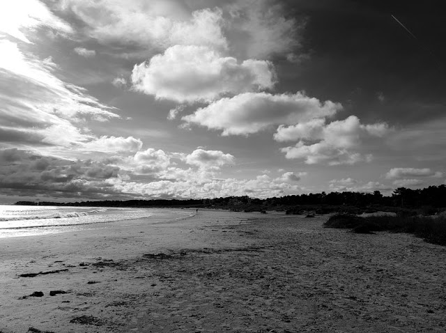 Unter dem Meer. Meine Fehlgeburt: Der Weg aus dem Verdrängen (3). Ich erzähle Euch auf Küstenkidsunterwegs, warum Verdrängen auch ein Schutz sein, aber langfristig dazu führen kann, einen Teil des eigenen Selbsts zu verlieren. Und warum Sprechen bzw. Schreiben für mich eine Chance und der Weg zurück ins Leben ist.