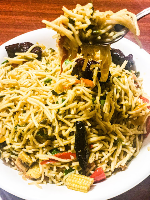 Hakka noodles recipe - How to make Vegetable Hakka Noddles Hakka noodles recipe - How to make Vegetable Hakka Noddles