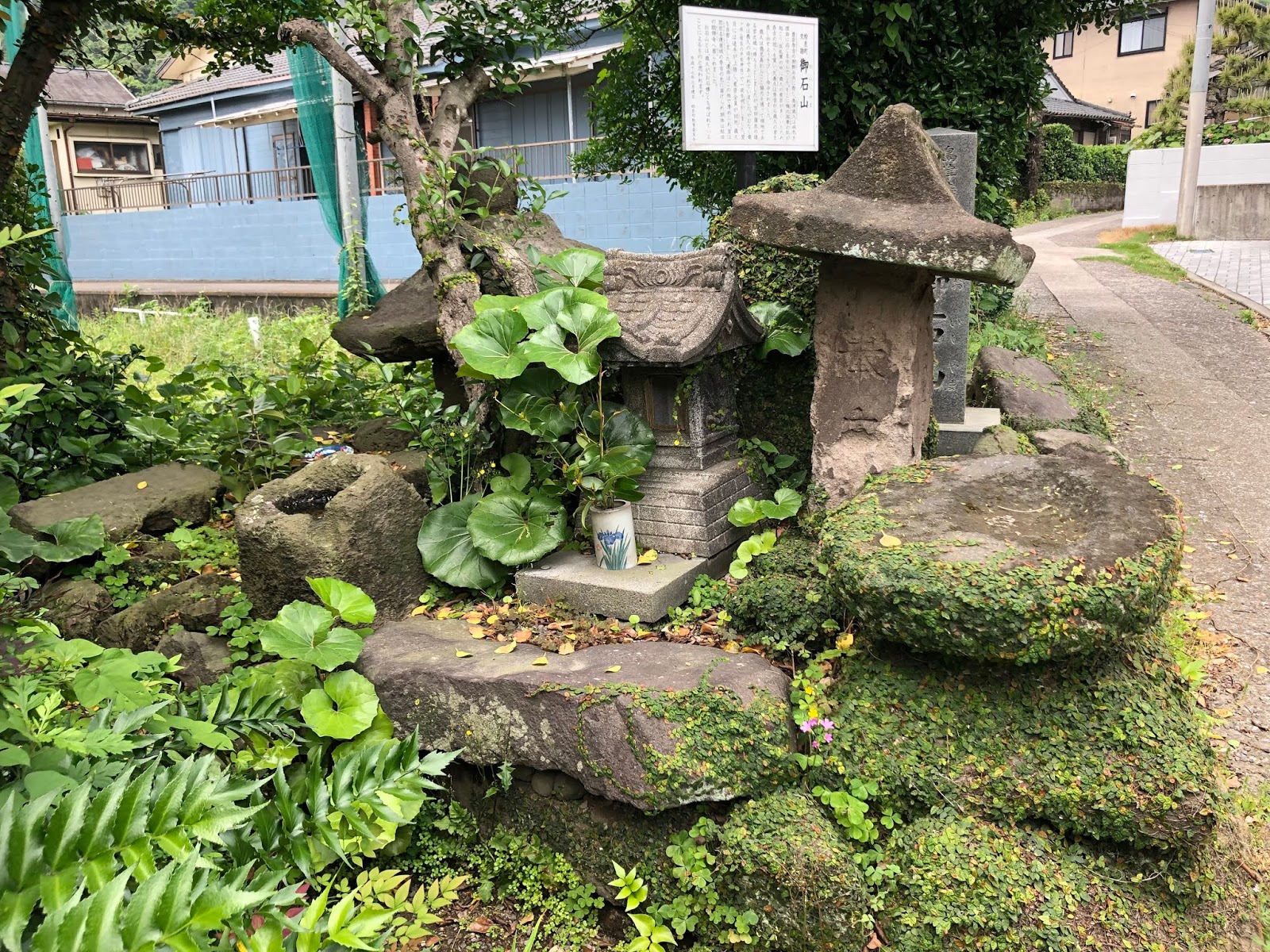 丸に十字 御石山 願成寺跡 島津忠将供養塔 総禅寺跡