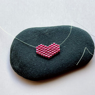 Lisa Yang Jewelry 的砖缝吊饰手链教程