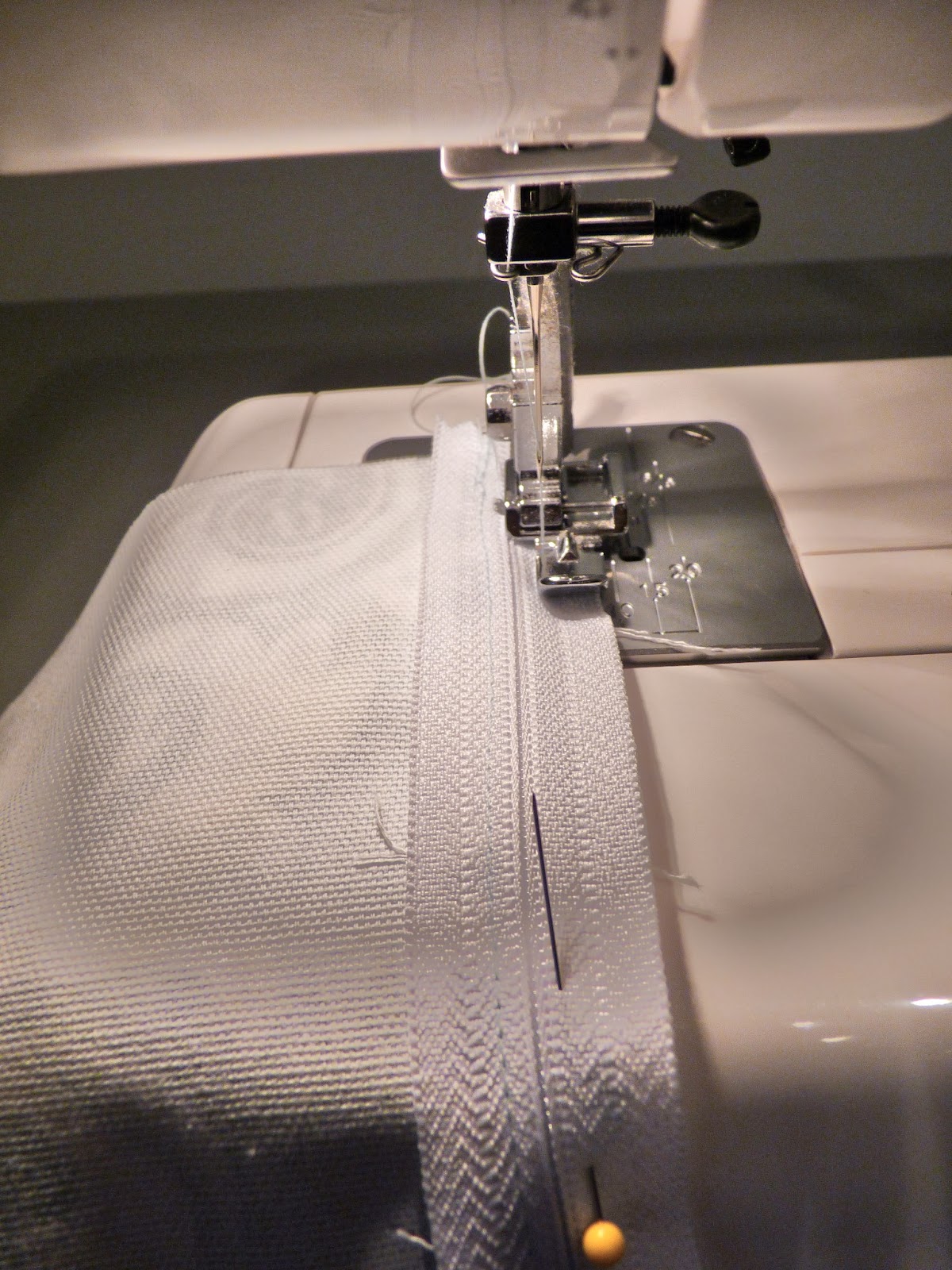 d i y d e s i g n How To Sew A Custom BolsterCushion Cover