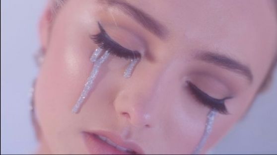 peyton roi list don t cry promo material august 2019 0 0 august 21 2019