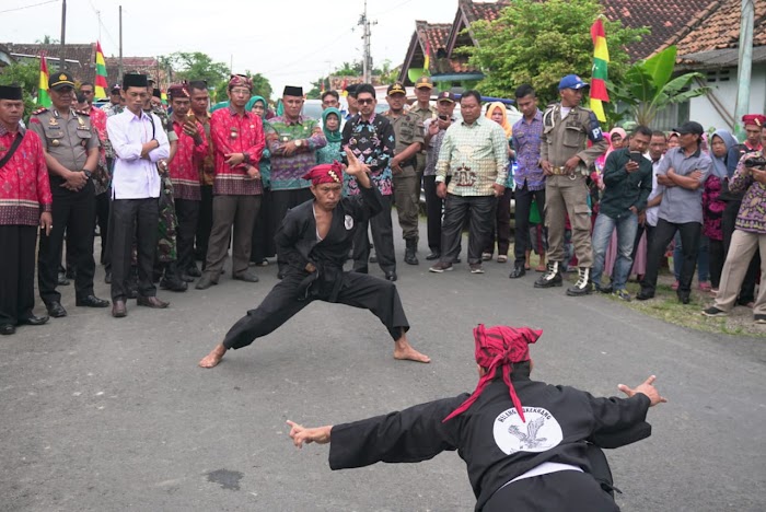 Musrenbang di Kalianda Plt. Bupati Lampung Selatan Disambut Seni Pencak Silat Helang Bukekhang.
