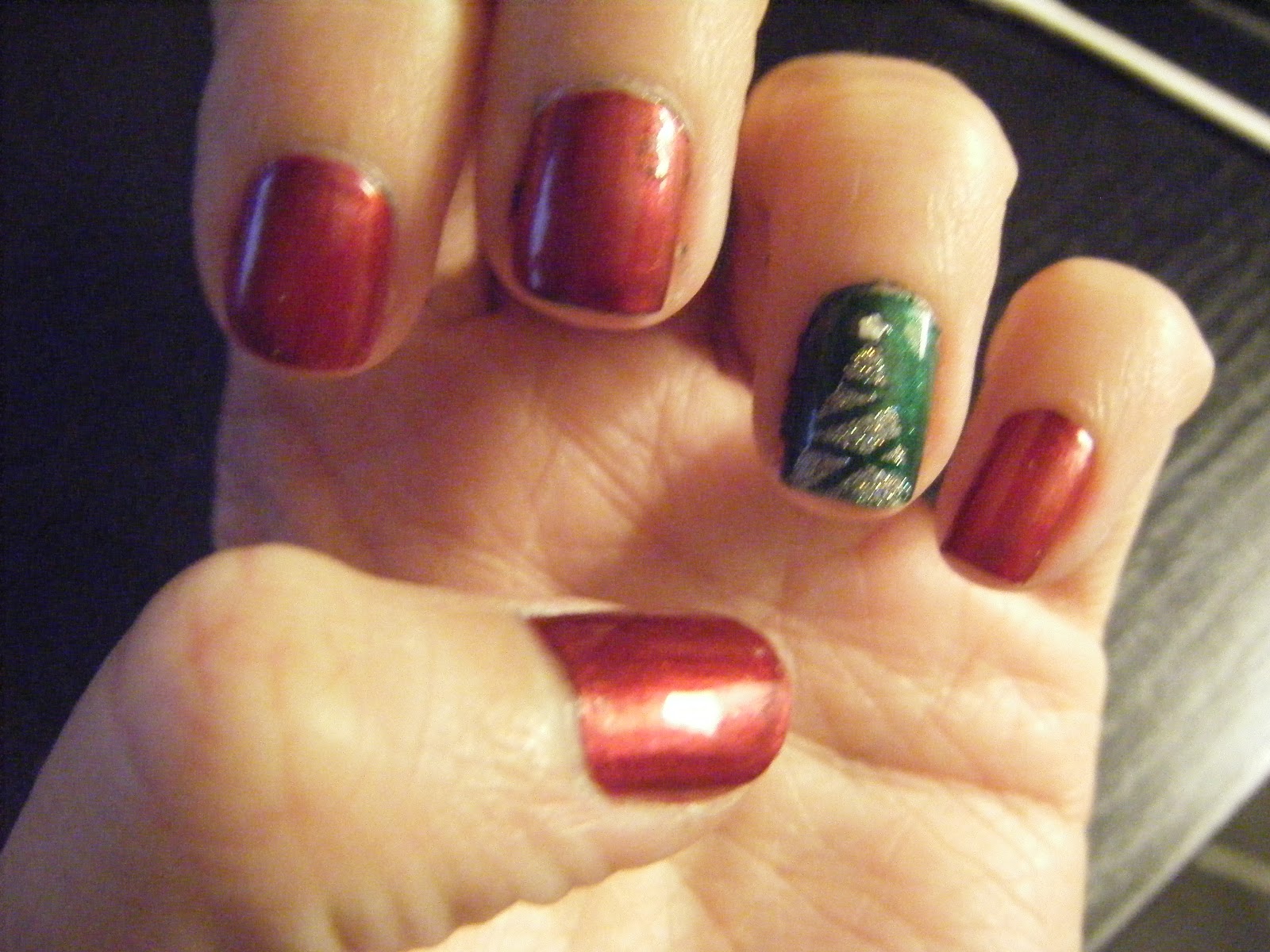 Lucky's Nails Christmas Tree Accent Nail