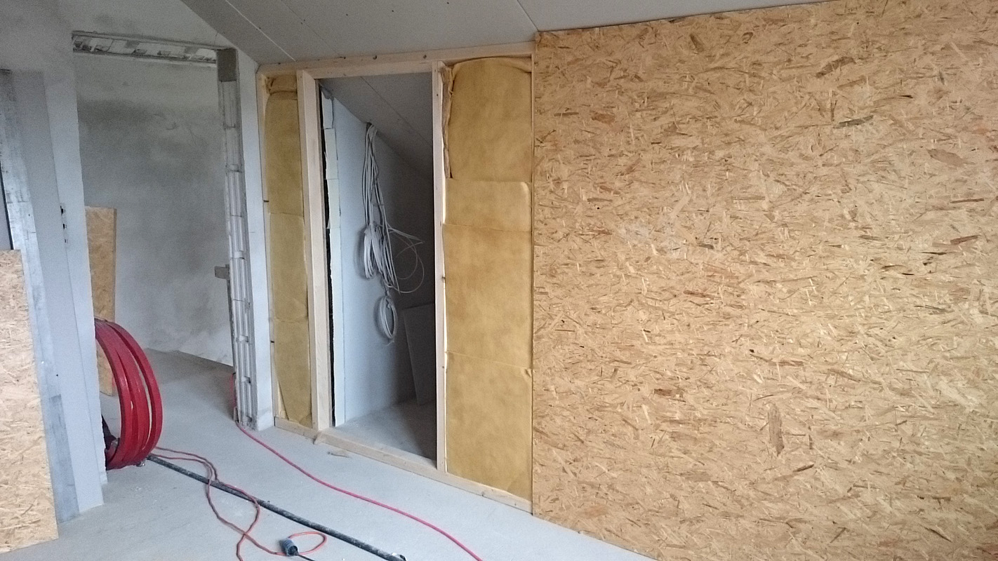 Hausbau Becker: Trockenbau, Garagentore, Isolierung
