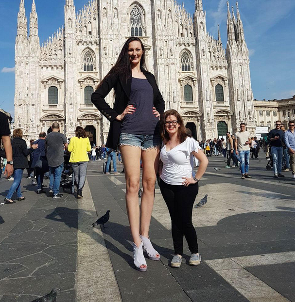 Beautiful tallest models : - Female bodybuilders