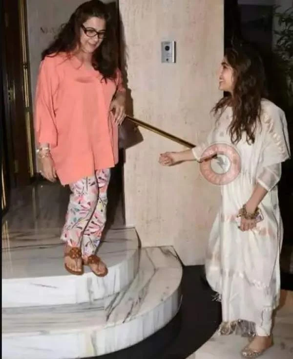 sara ali khan with amrita singh