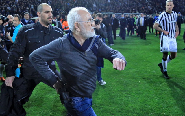 Ούτε τώρα η δίκη για το πιστόλι του Σαββίδη Ούτε τώρα η δίκη για το πιστόλι του Σαββίδη