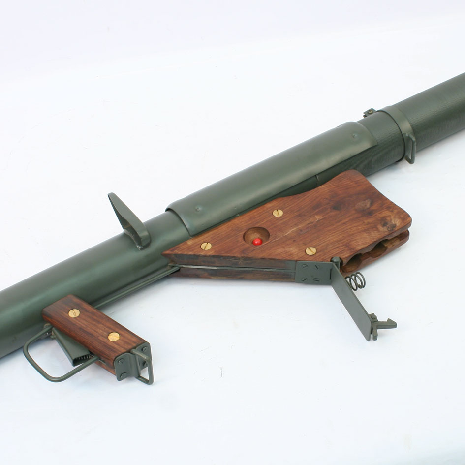 Bella bazooka. М1а1 базука. М1 базука в красной армии. M20 super Bazooka. Bazooka WWII гранатомет.