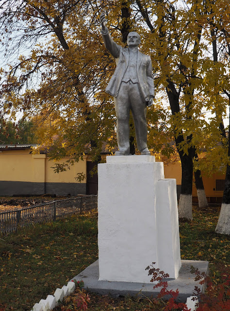 Станция Шарья - памятник Ленину