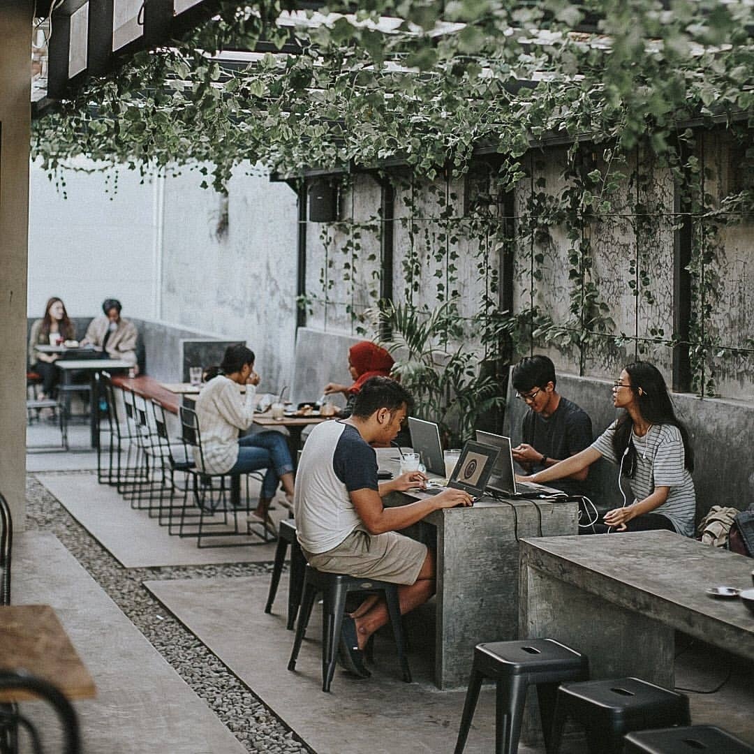 10 Tempat Nongkrong / Cafe Hits di Malang dan Batu Terbaru 2021 yang