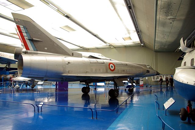 La force aérienne tactique nucléaire 640px-Dassault_Mirage_IIIV_%2528MAE%2529