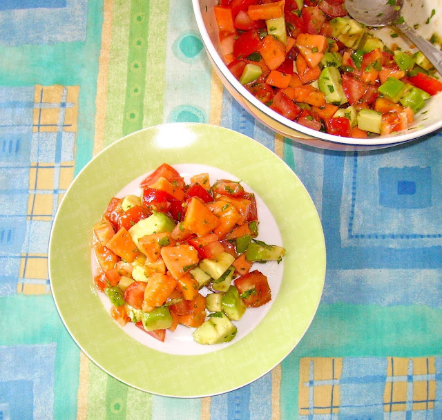 Mia's Glutenfreie Gaumenfreuden Tomaten, Avocado und Papaya Salat mit