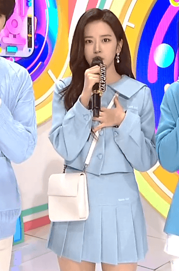 아이즈원> 인기가요 첫 MC 안유진