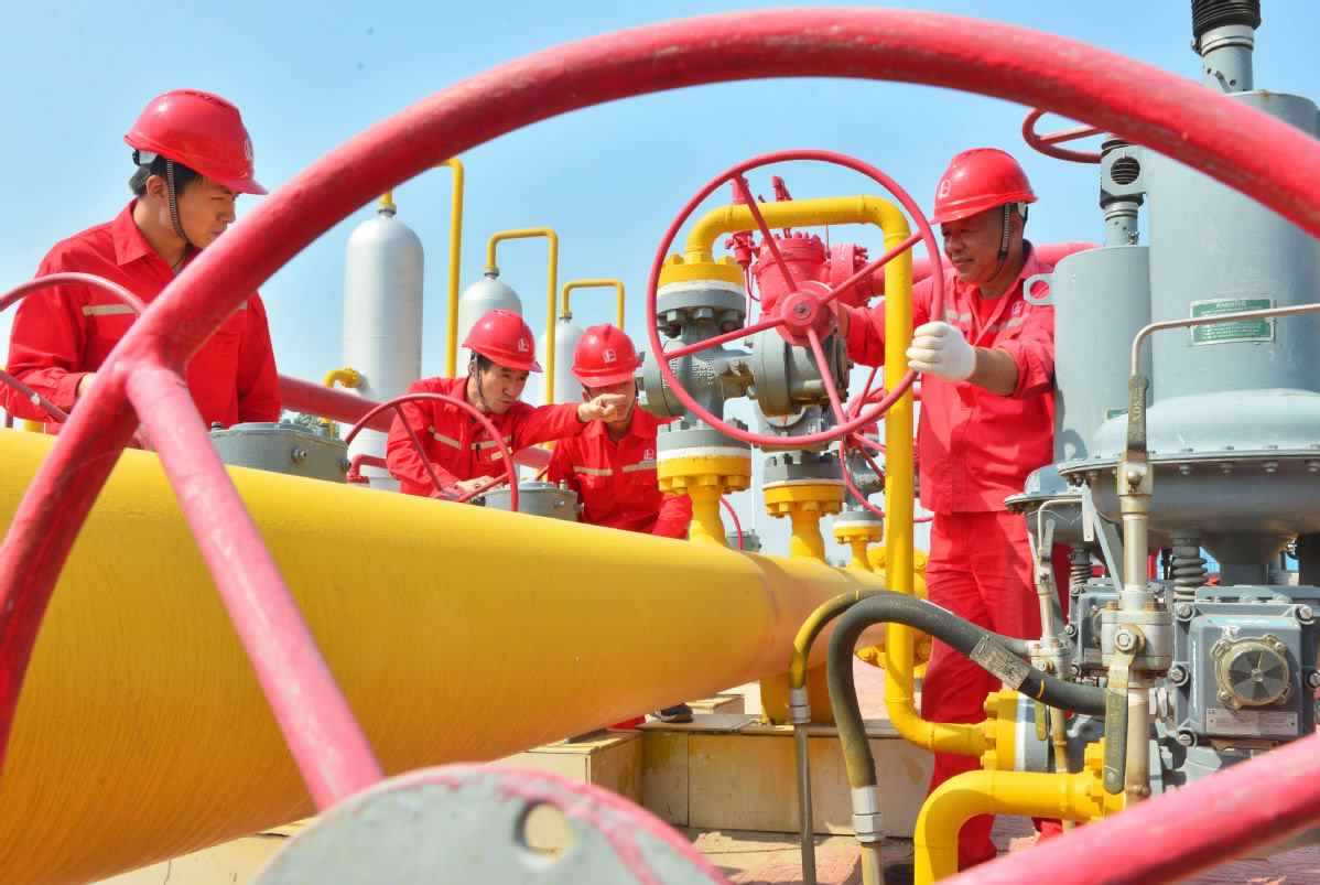 Tectono Business Review CHINESE OIL COMPANIES PREPARE TO INVEST MORE