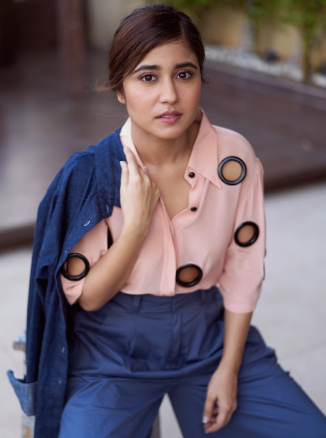 filmy-filmybuster-newztabloid-Shweta-Tripathi-Alopecia-Qasim-Khallow-Gone-Kesh-moviezwallah