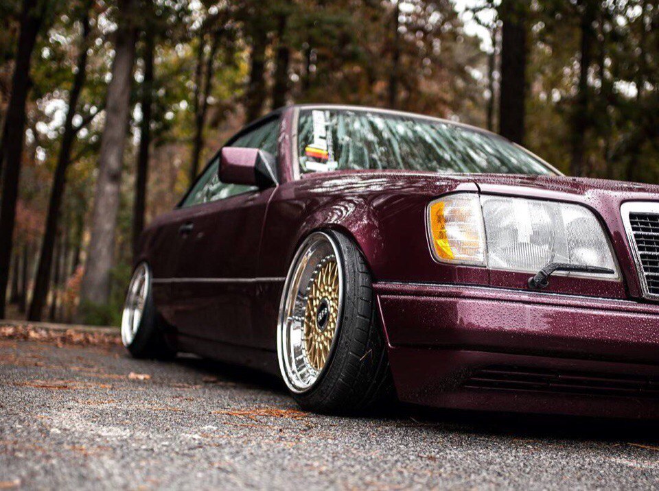 Tuning Mercedes W124 Coupe Stance.