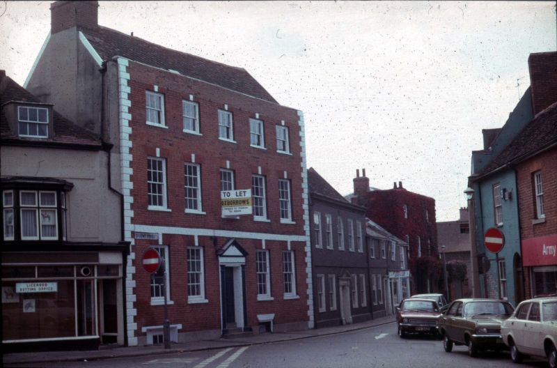 35 Amazing Photos Capture Street Scenes of Ipswich in the 1970s Vintage Everyday