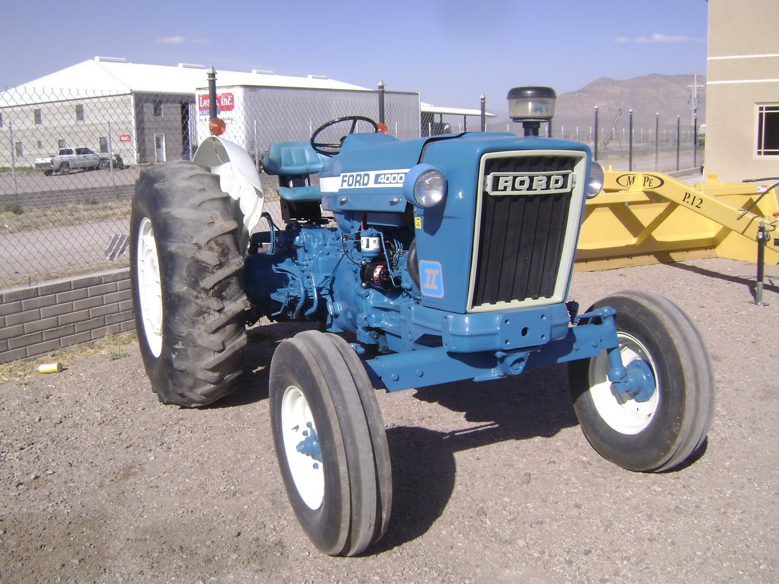 MAQUINARIA AGRICOLA INDUSTRIAL Tractor Ford 4000 de 52hp, 1969, 6600