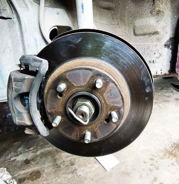 4 Tanda Brake Pad Kereta Perlu Ditukar!