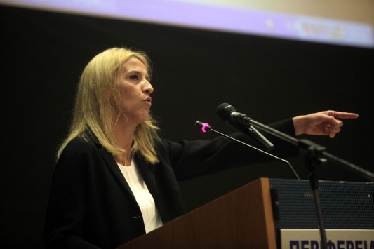 ΞΥΠΝΑ ΙΕΡΩΝΥΜΕ : Η Δούρου θέλει τζαμί και νεκροταφεία για μουσουλμάνους και εβραίους