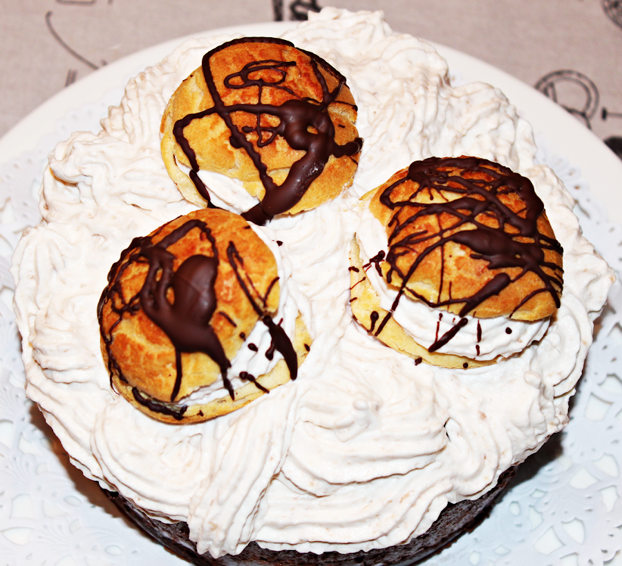 TARTA DE MOUSE DE CHOCOLATE CON PROFITEROLES CON THERMOMIX