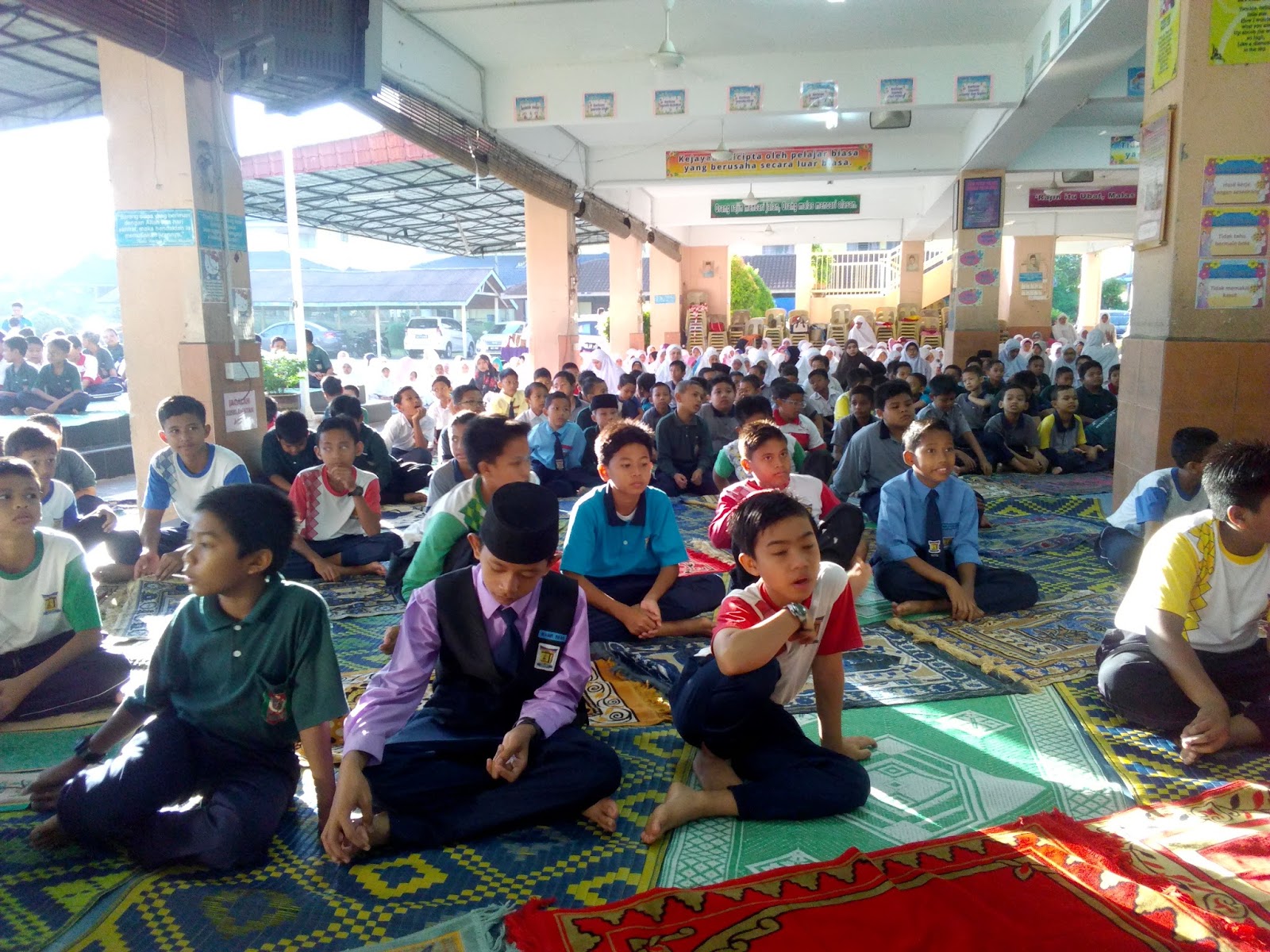 Sk Taman Tuanku Jaafar / It is located about 7 kilometres (4.3 mi) from