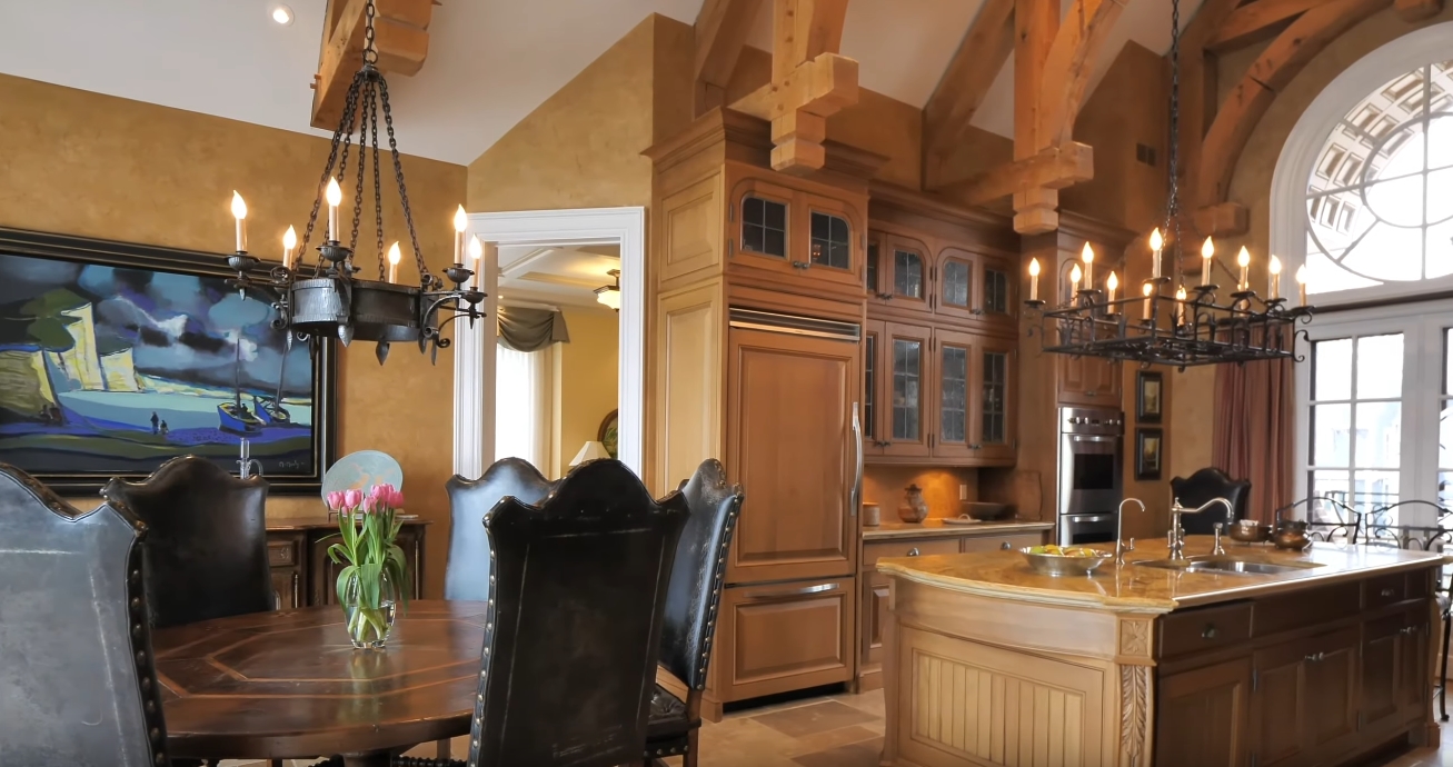 24 Photos vs. 20 Bayview Dr, St. Catharines, ON Home Interior Design Tour