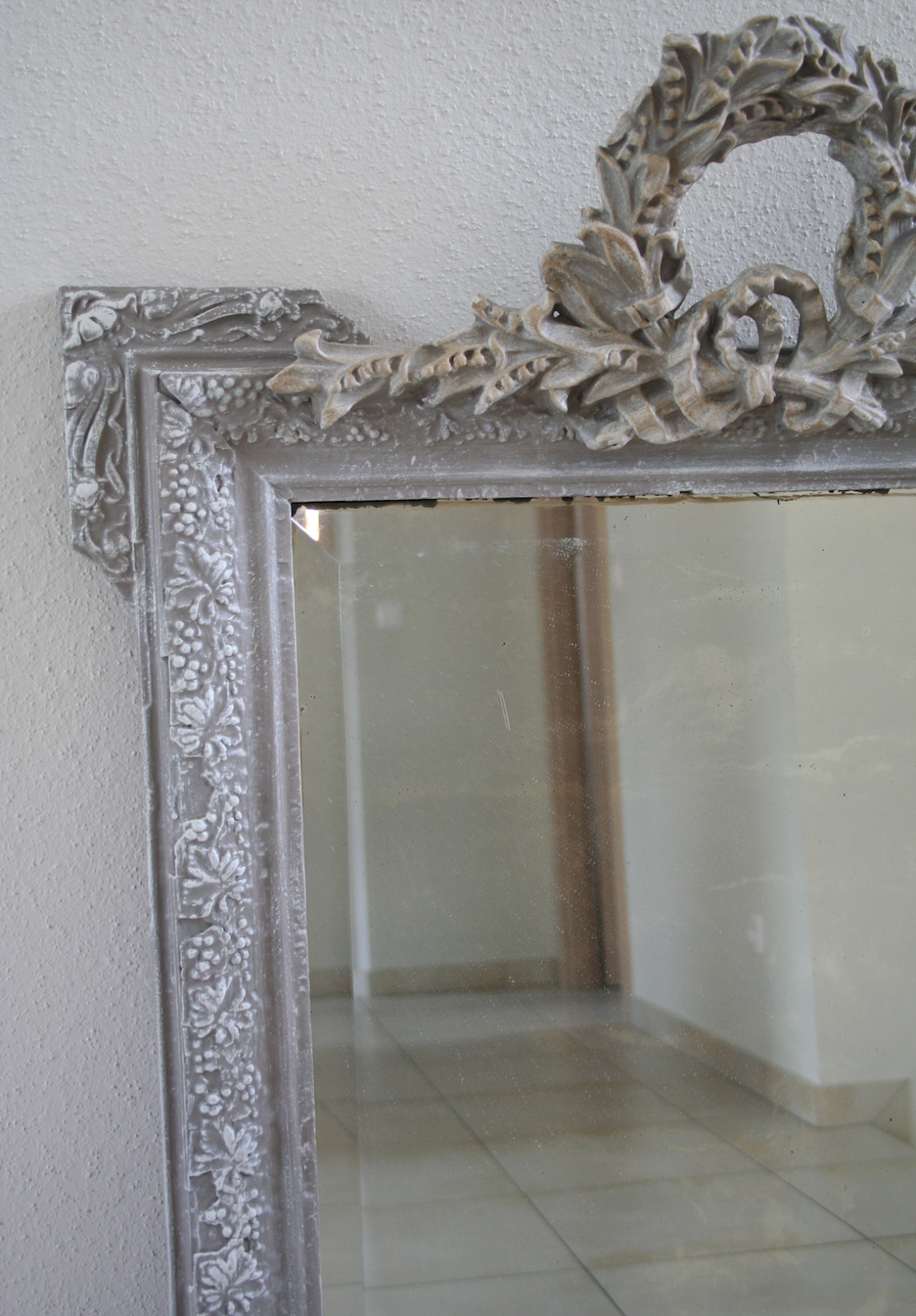 Gustave et Voltaire Sculped Mirror/ Miroir sculpté