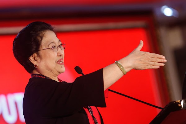 Sebaiknya Megawati Minta Maaf Ke Emil Salim Atas Perilaku Arteria Dahlan