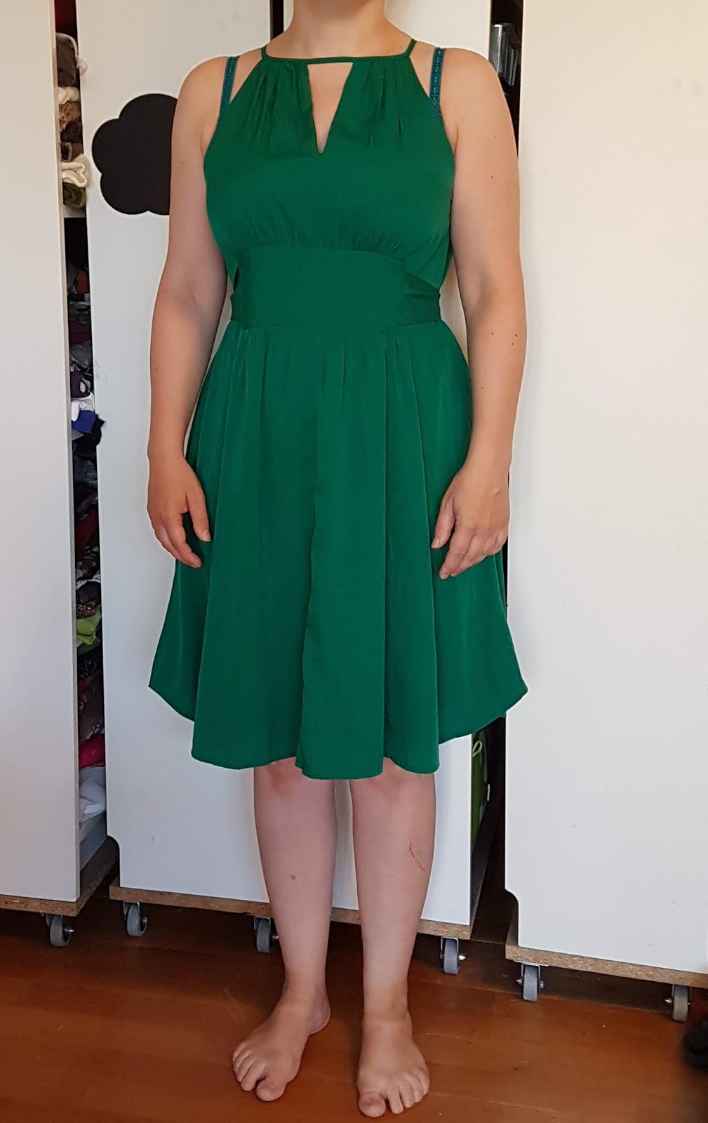 Smuk grøn kjole – minus stram halsåbning | Saga i farver – Saga in