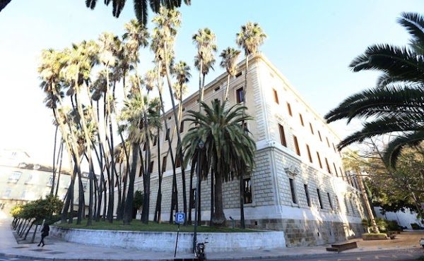 La cofradías de Málaga barajan exposiciones de tronos y enseres en edificios de la Junta en la Semana Santa La cofradías de Málaga barajan exposiciones de tronos y enseres en edificios de la Junta en la Semana Santa