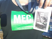 T-shirt MEC cocarde de bénévole Course des lumières