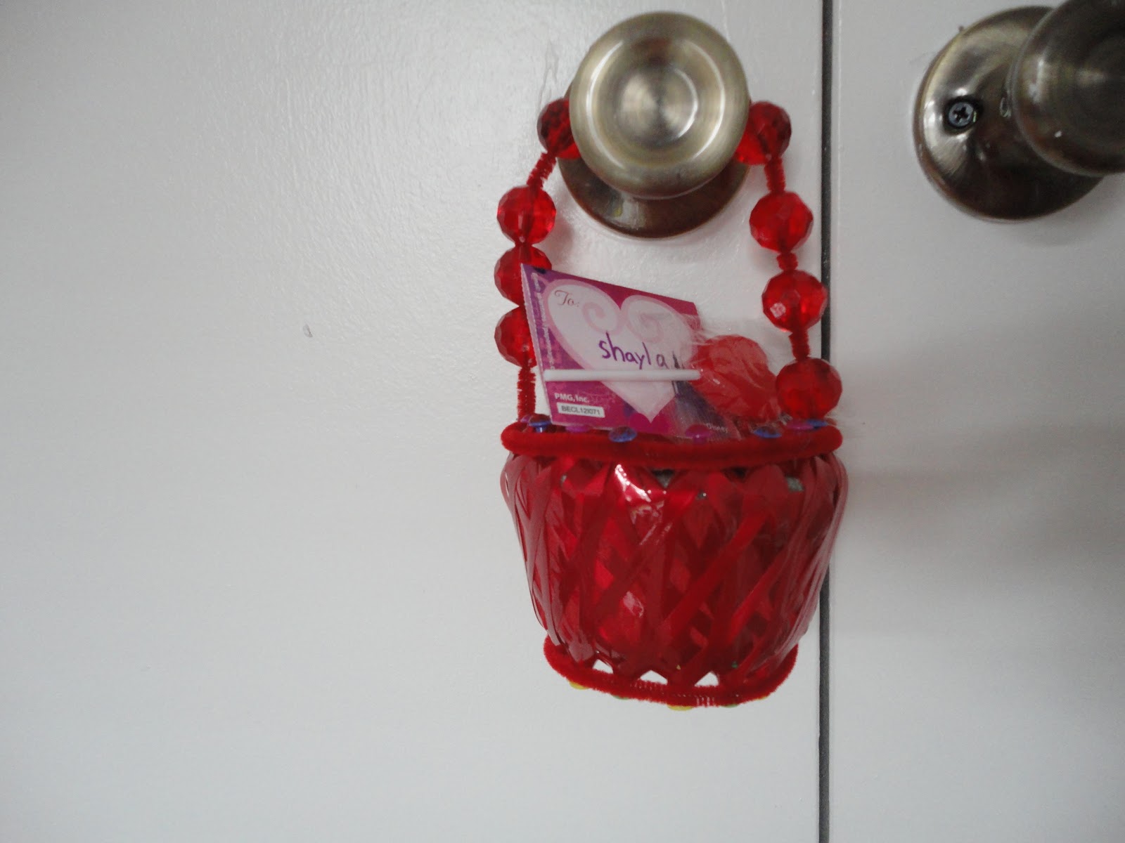 Nisha's Creative Arts and Crafts.: VALENTINE BASKET.