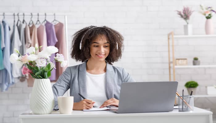 Bisnis Online Tanpa Modal Uang? Bohong Besar! Bisnis Online Tanpa Modal Uang? Bohong Besar!