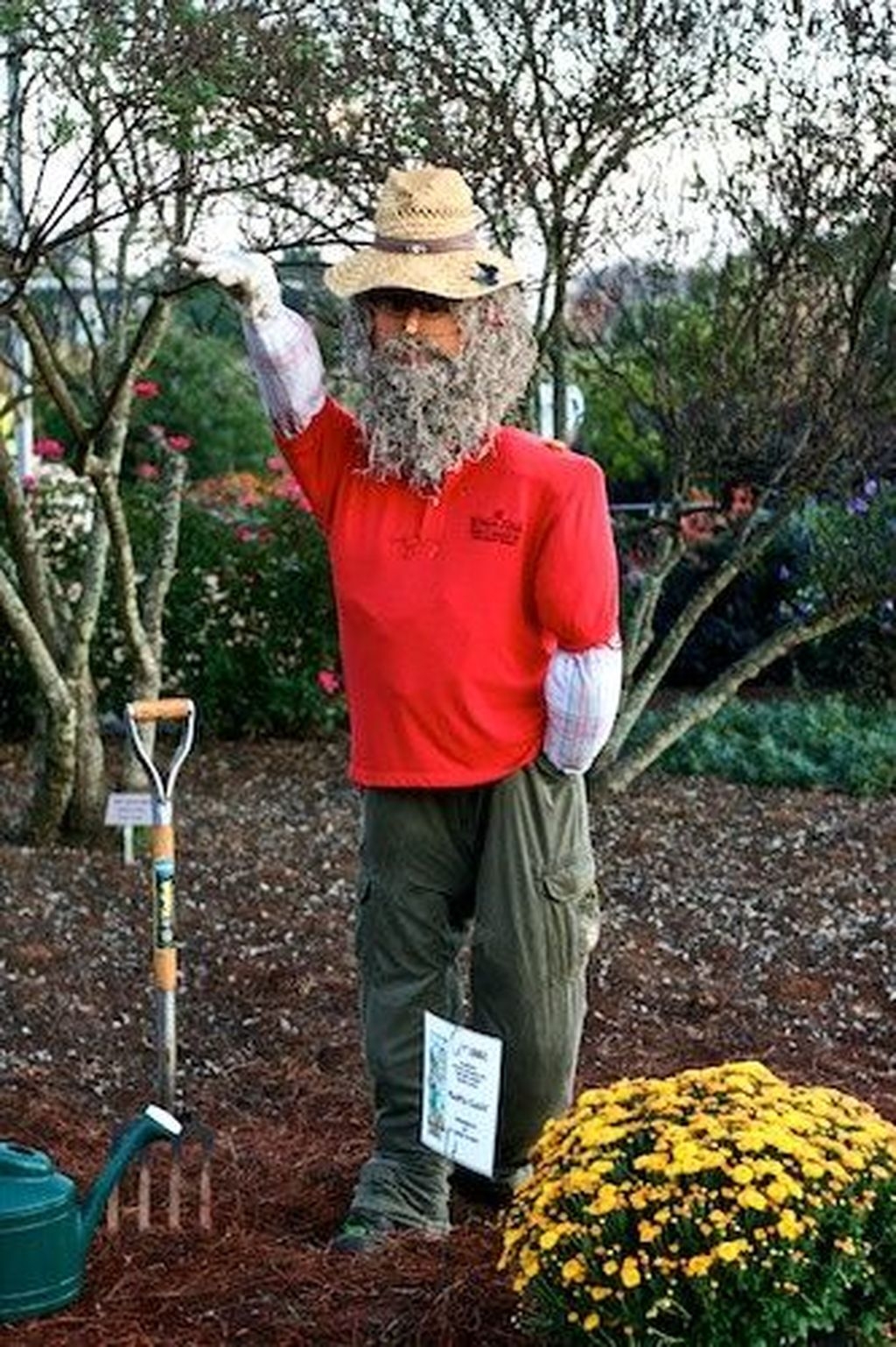 20+ Fabulous Garden Scarecrow Ideas