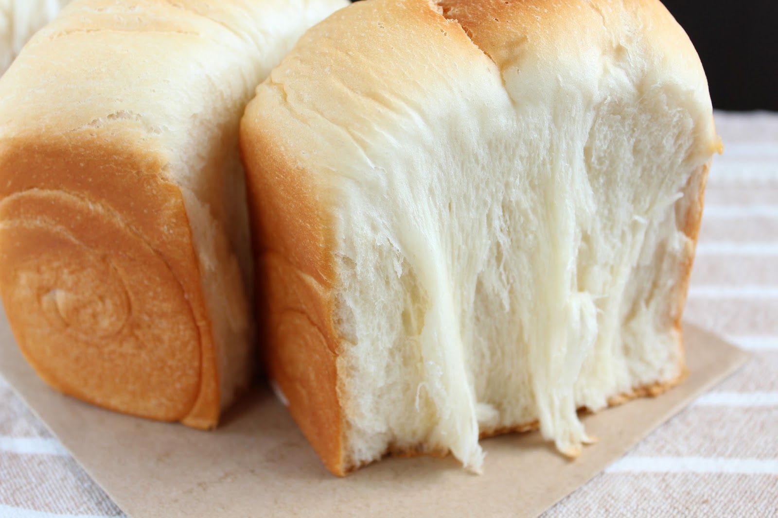 Хлеб молочный рецепт. Молочный хлеб Хоккайдо. Японский хлеб Хоккайдо. Хоккайдо хлеб в Японии.. Японский заварной хлеб Хоккайдо молочный.
