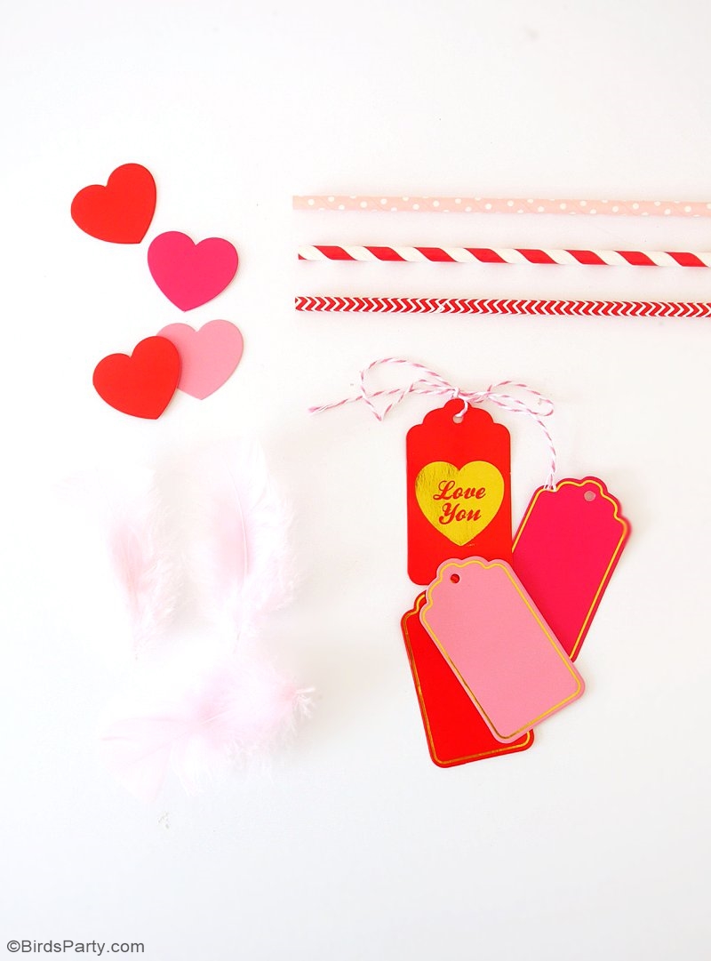 Last Minute Valentine's Day DIY Table Decor - quick and simple crafty idea to jazz up your table for Love day dinner or party! | BirdsParty.com