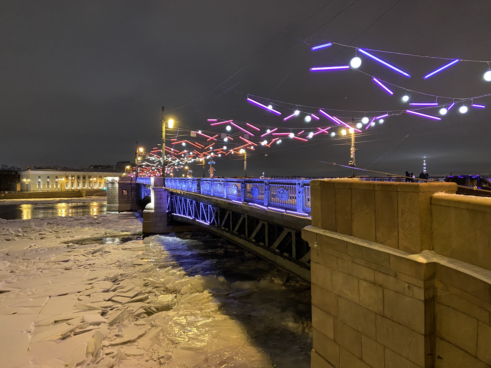 Спб январь 2023. Санкт-Петербург 2022. Новогодний Питер 2022г. Петербург 2022 год. Литейный мост зима.