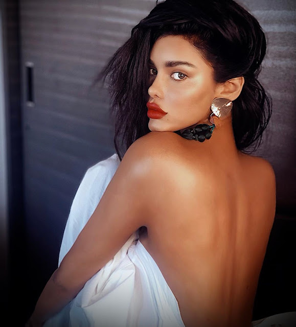 ex bigg boss fame gizele thakral goes nude