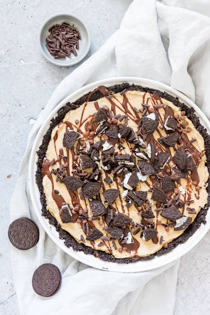 peanut butter and oreo pie