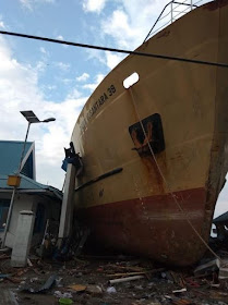 Foto Kapal Di Tengah Kampung Pasca Gempa Sunami Palu Sulawesi 2018 