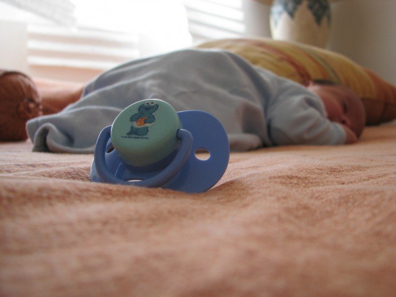 DO'S AND DON'TS OF USING A PACIFIER