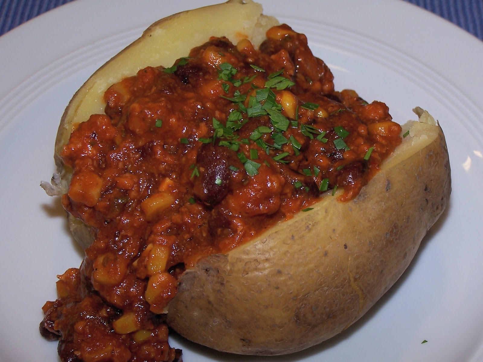 Lecker Bentos und mehr: Ofenkartoffel mit Chili con Carne