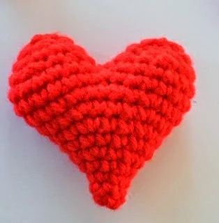 http://translate.google.es/translate?hl=es&sl=en&u=http://www.popsdemilk.com/crochet-heart/&prev=search