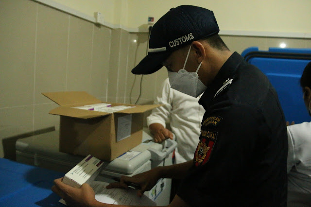 Bea Cukai Batam Percepat Layanan Impor Sebanyak 122.400 Dosis Vaksin Asal Singapura Tiba di Batam Bea Cukai Batam Percepat Layanan Impor Sebanyak 122.400 Dosis Vaksin Asal Singapura Tiba di Batam