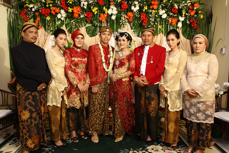 baju untuk keluarga pengantin