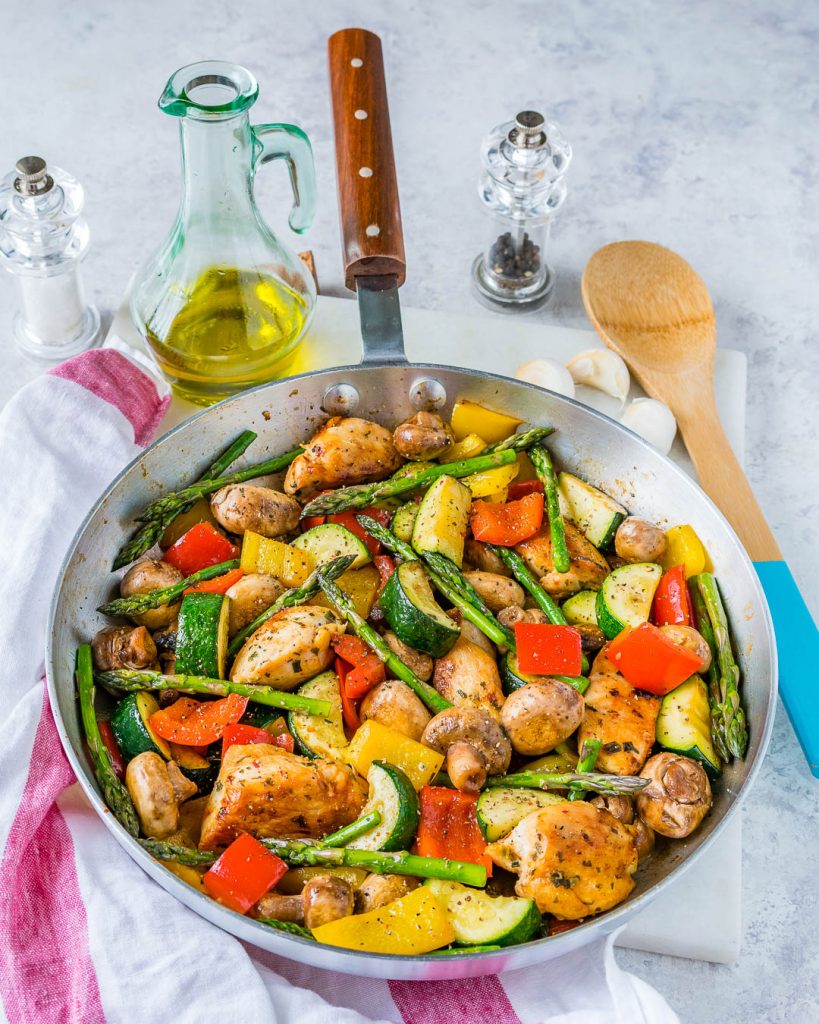 One Pan Italian Chicken Skillet - A {new} 20 minute Dinner idea! Add this one to your plans this week!