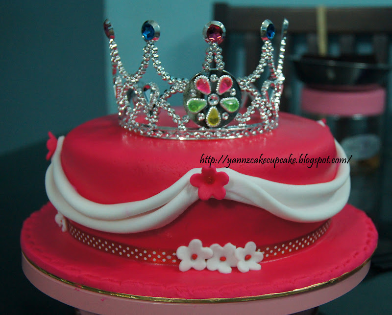 Cake & Cupcake By Yannz: Crown Cake